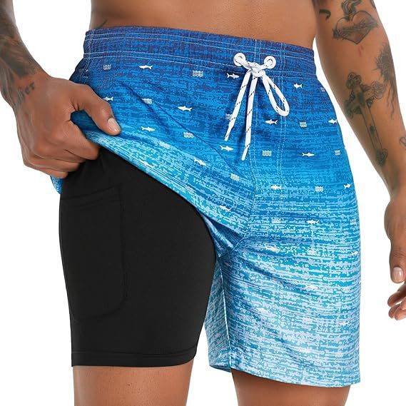 Athletic men's quick-dry swim trunks, ideal for swimming and beach sports. Comfortable swimwear.