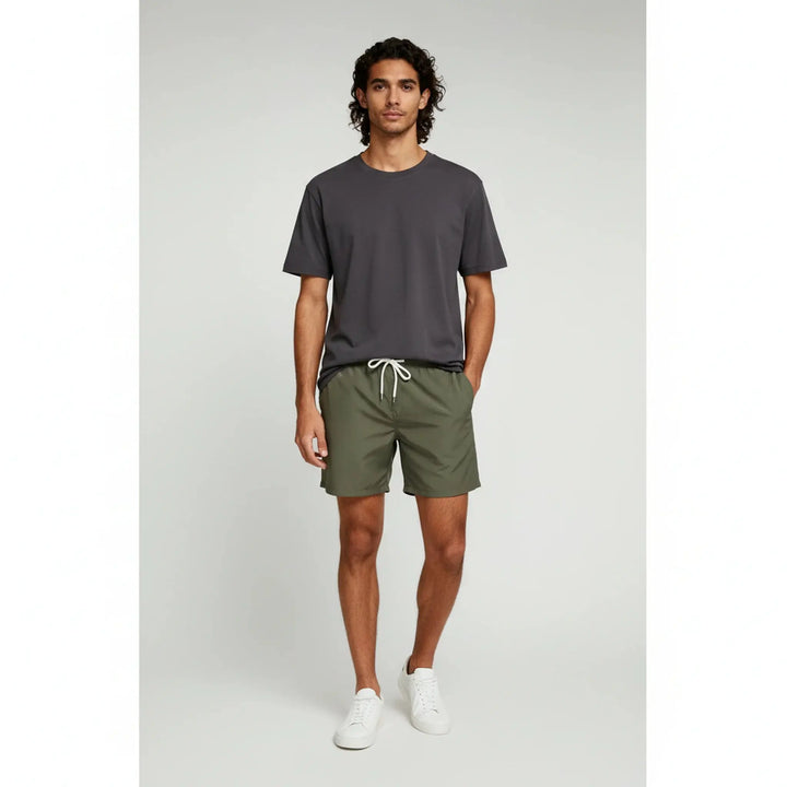 Men's quick-dry swim trunks, perfect for beach & pool, featuring an elastic waist for comfort.