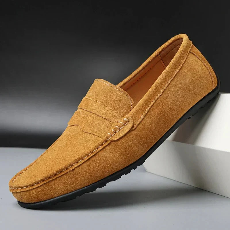Comfortable men's penny loafers for everyday wear, stylish slip-on casual footwear with a refined look.