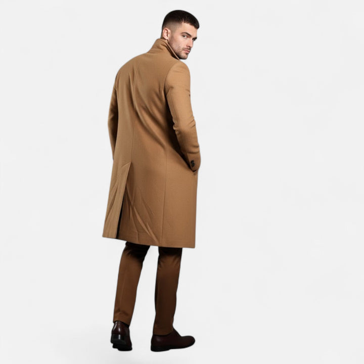 Autumn/winter men's mid-length trench coat. Classic Oxford style outerwear, perfect for sophisticated men's fashion.
