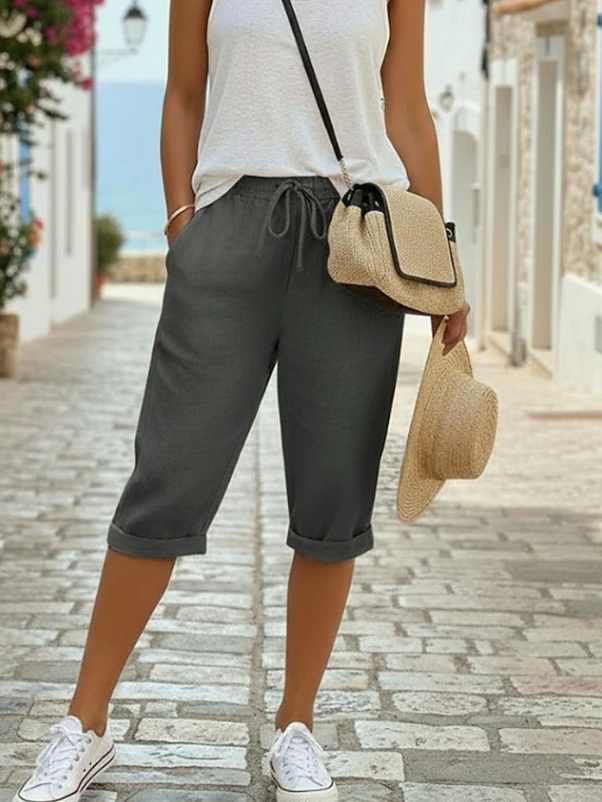 Men's relaxed fit Bermuda shorts, ideal for everyday comfort and casual wear.
