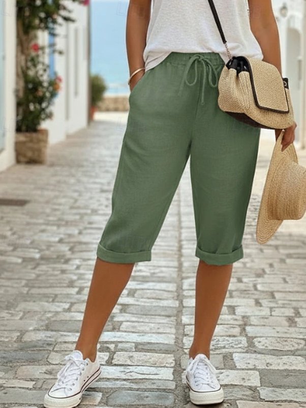Comfortable men's knee-length Bermuda shorts, perfect for relaxed summer fashion.