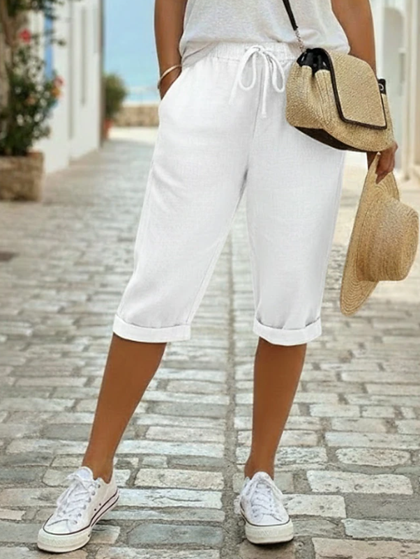 Lightweight men's knee-length Bermuda shorts, great for comfortable summer outfits.