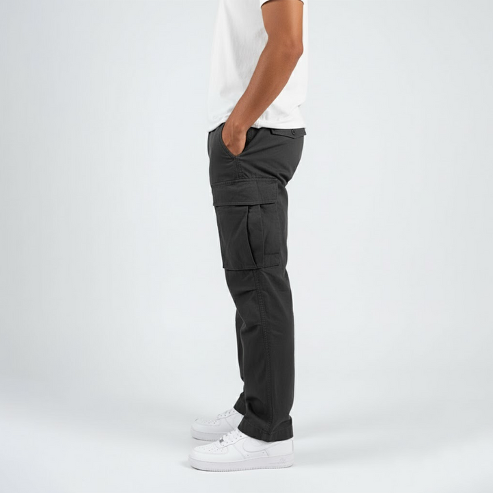 Men's relaxed fit cargo pants for effortless streetwear style, featuring practical side pockets.
