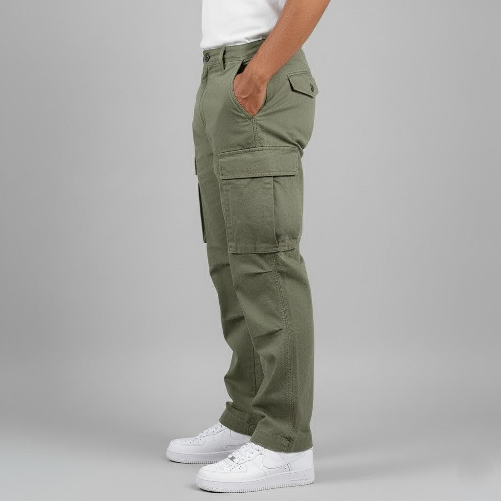 Urban fashion men's relaxed fit cargo pants, offering comfortable streetwear style with utility features.