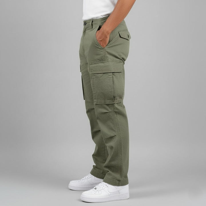 Urban fashion men's relaxed fit cargo pants, offering comfortable streetwear style with utility features.