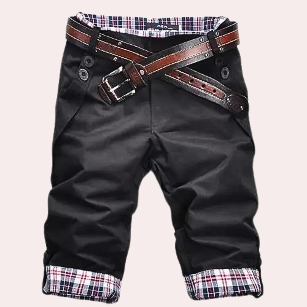 Men's relaxed fit cargo shorts, ideal for casual streetwear & summer fashion. Utility pockets add a trendy touch.