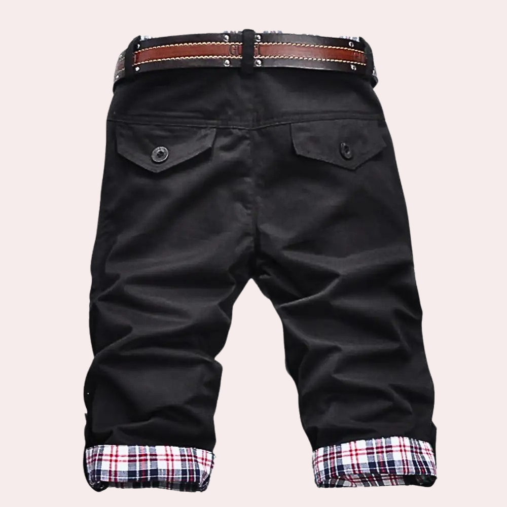 Casual men's relaxed fit cargo shorts with multiple utility pockets, perfect for everyday streetwear & comfort.
