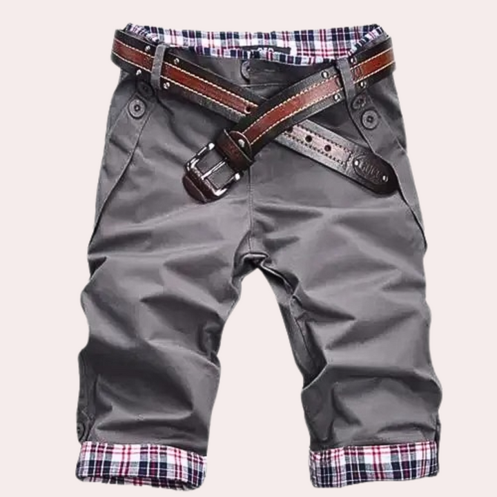 Trendy men's cargo shorts, relaxed fit for ultimate comfort in casual streetwear & summer wear. Essential men's clothing.