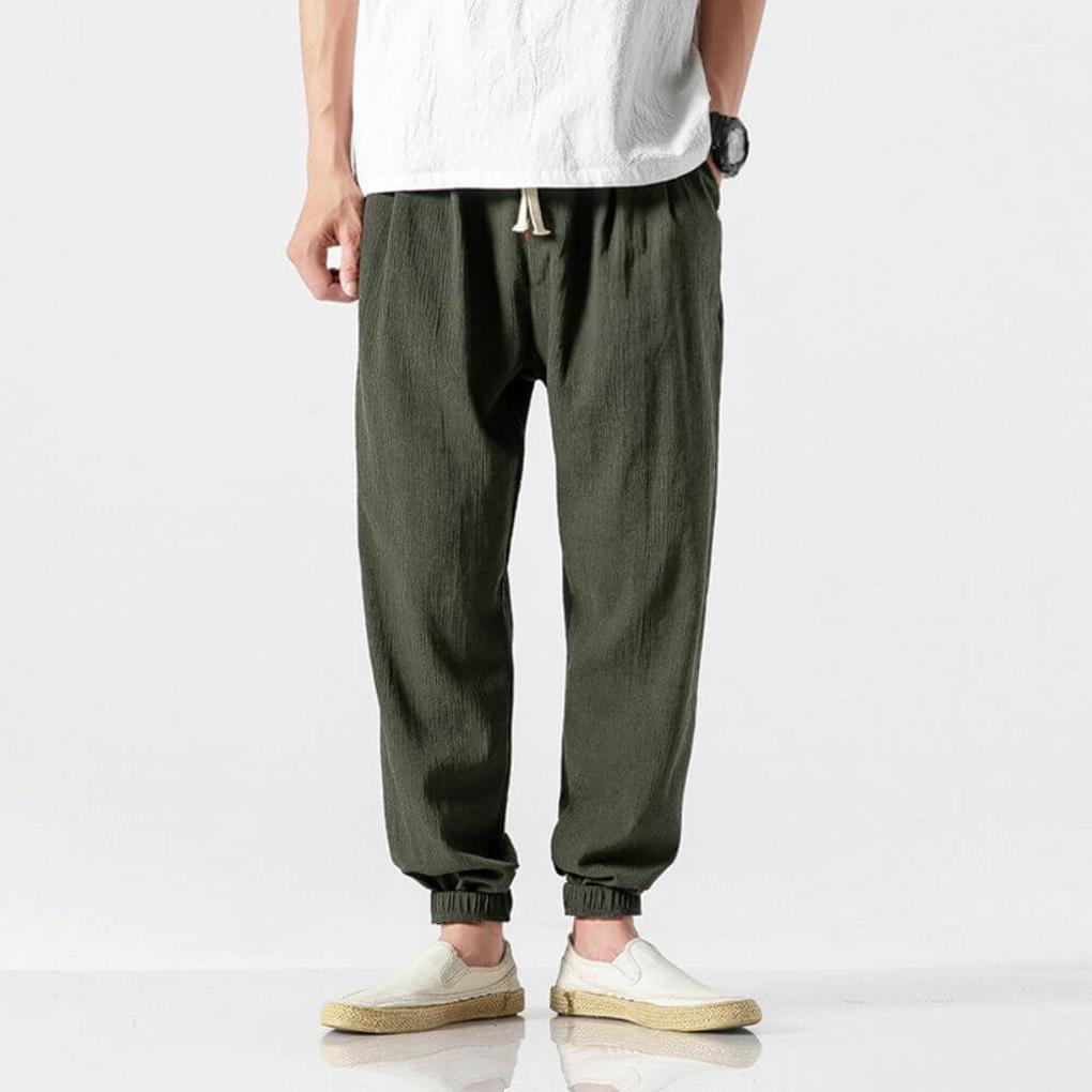 Men's relaxed fit casual pants in lightweight, breathable fabric, perfect for everyday comfort.