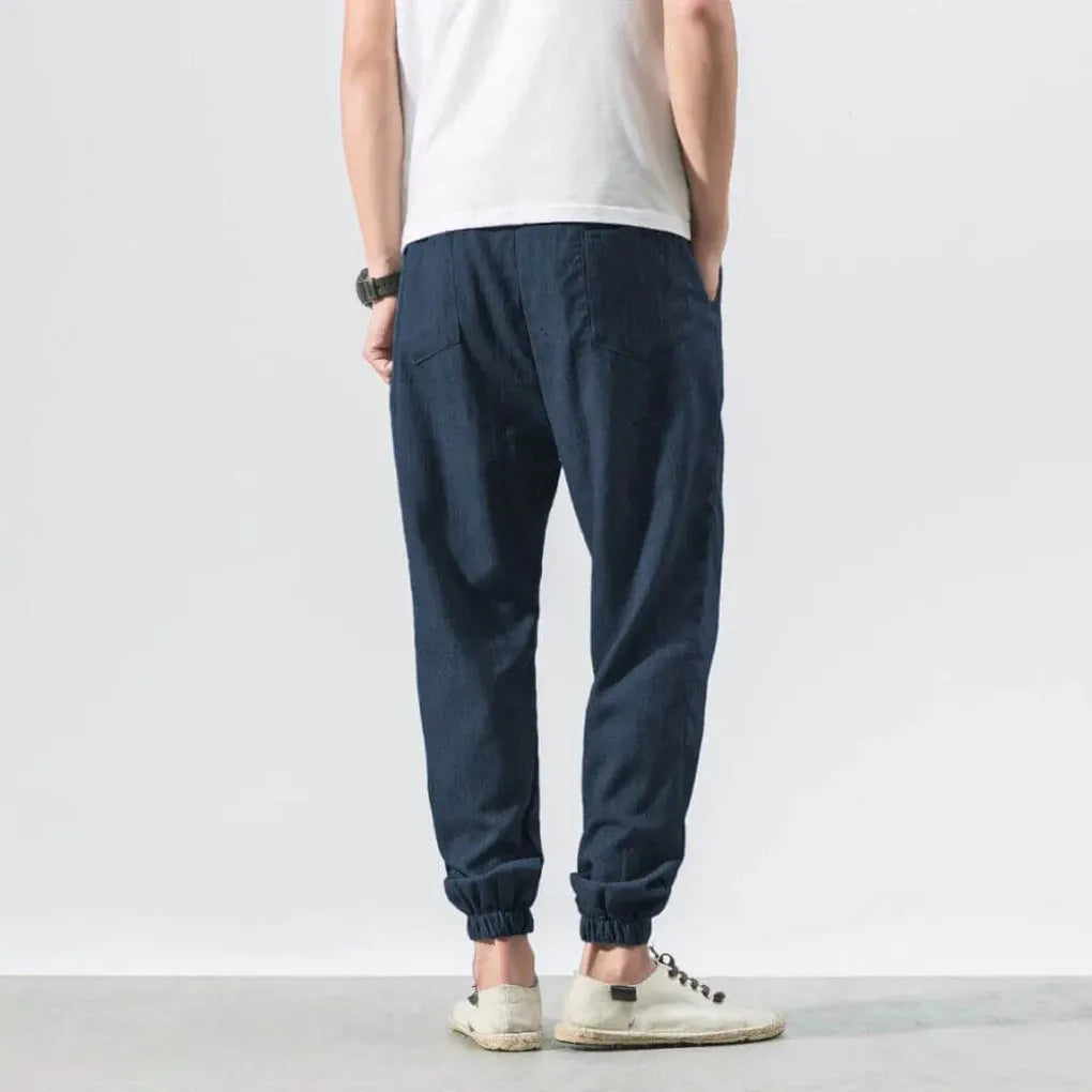 Breathable men's pants, lightweight, ideal for a relaxed fit and versatile summer fashion.