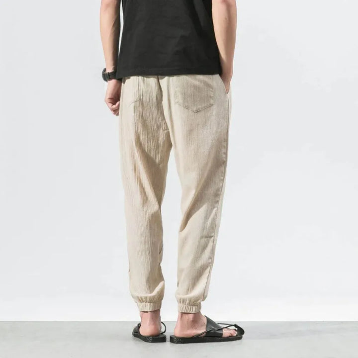 Stylish men's relaxed fit pants, lightweight, with pockets, suitable for versatile casual fashion.