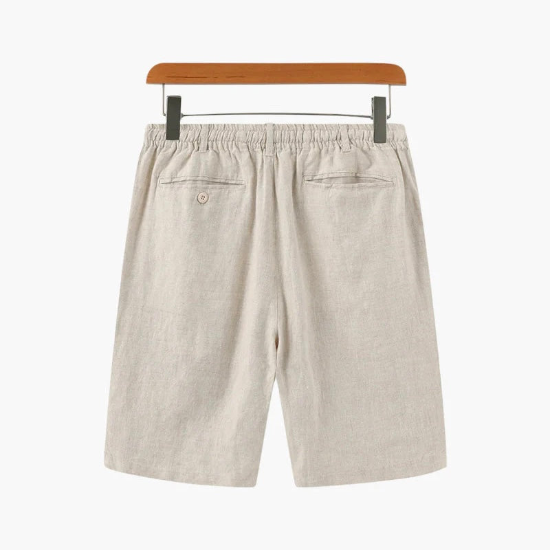 Casual men's summer shorts: relaxed fit chino style with an adjustable drawstring for easy wear.