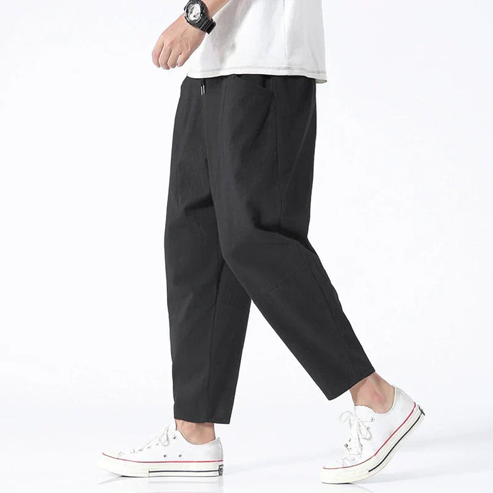 Stylish men's lightweight cropped trousers, ideal for summer. Features a comfortable relaxed fit & drawstring.