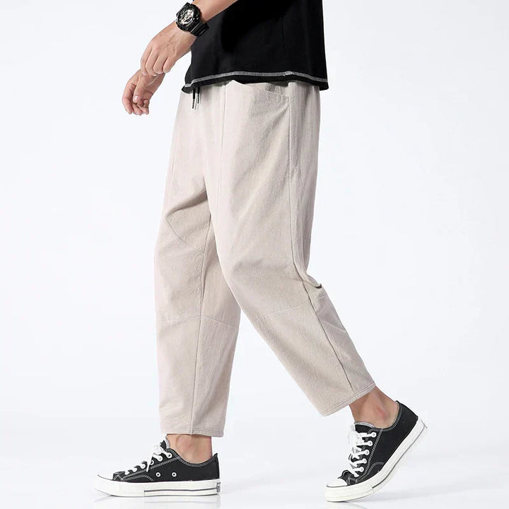 Men's summer fashion: Cropped drawstring trousers in a relaxed, lightweight fabric for ultimate comfort.