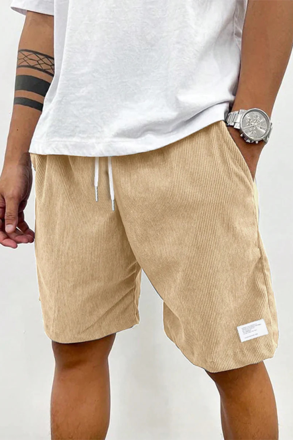 Close-up of the adjustable drawstring waist on men's relaxed fit casual shorts, ensuring ultimate comfort.