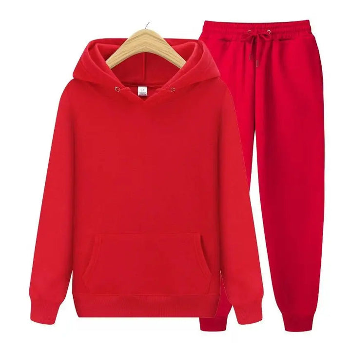 Men's comfortable casual set: relaxed fit hoodie & matching joggers for daily relaxation.