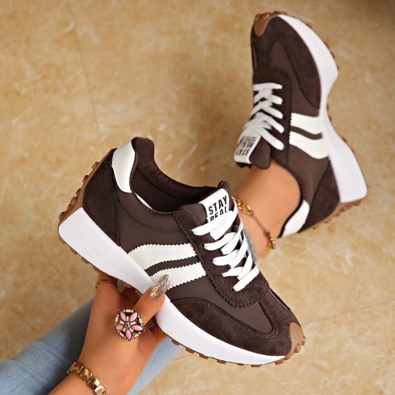 Casual men's platform shoes, relaxed fit lace-up sneakers, ideal for street style.
