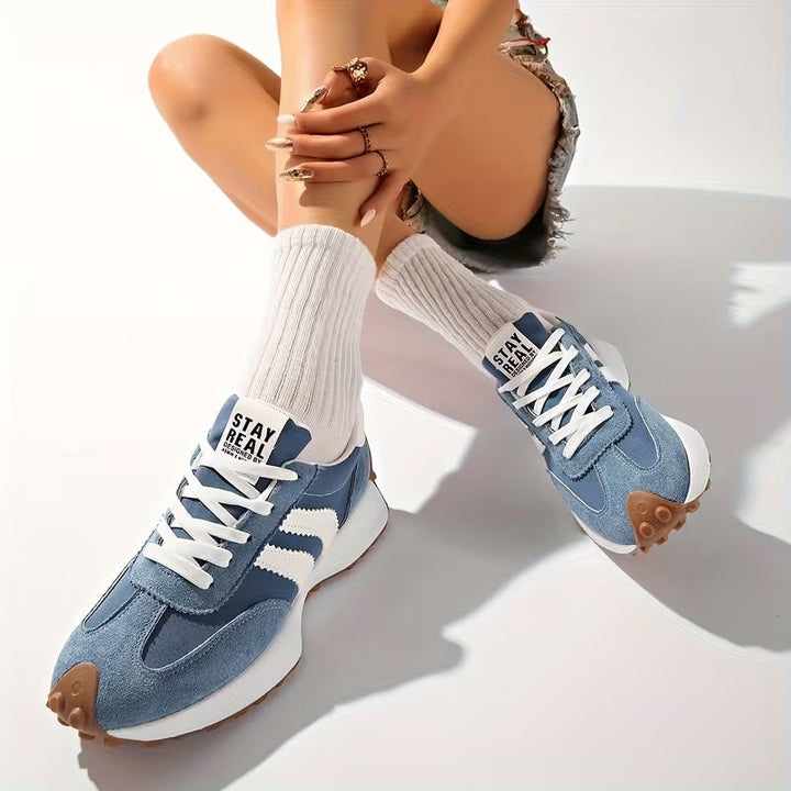 Men's platform sneakers, lace-up relaxed fit for comfortable urban street style.