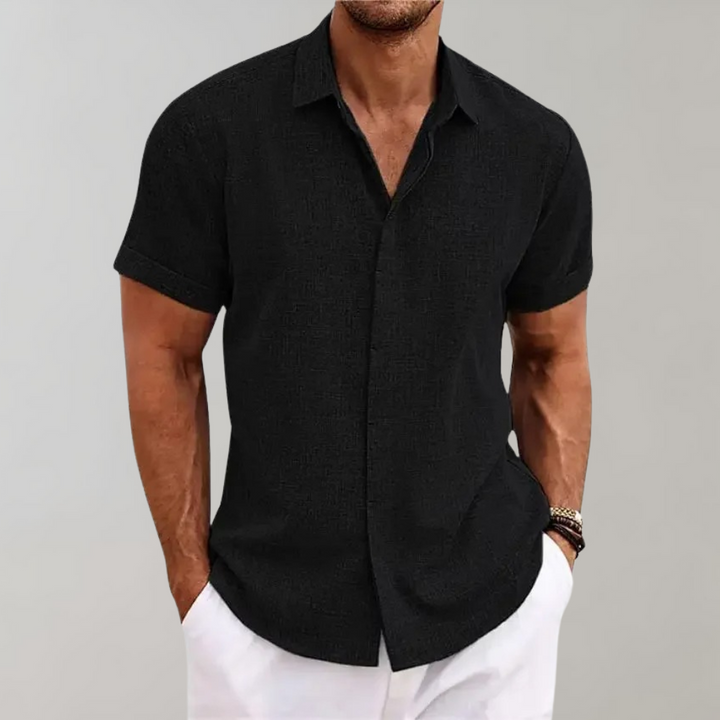Stylish men's relaxed fit short sleeve casual button-up shirt. Perfect for smart casual fashion.