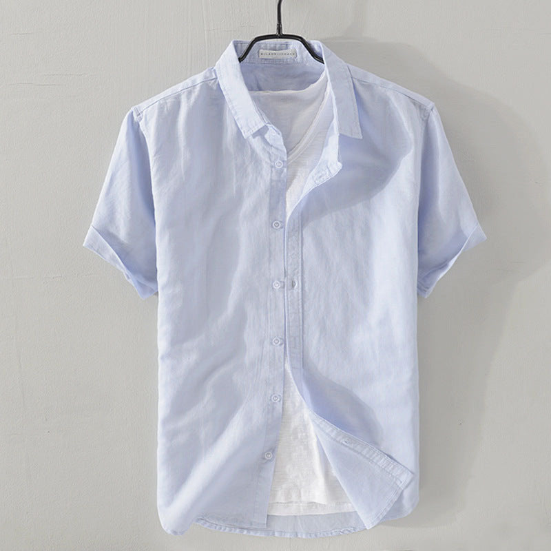 Effortless men's casual button-down shirt with short sleeves. Ideal for relaxed summer fashion.