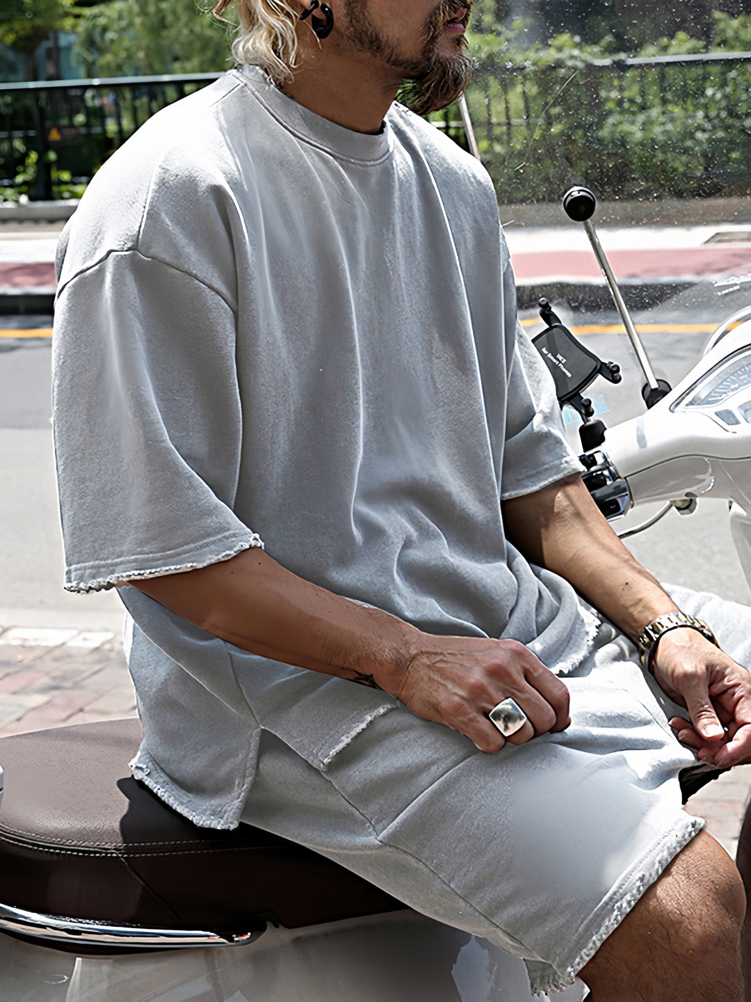 Comfortable men's solid loungewear set, relaxed fit, perfect for everyday chilling or spring activities.
