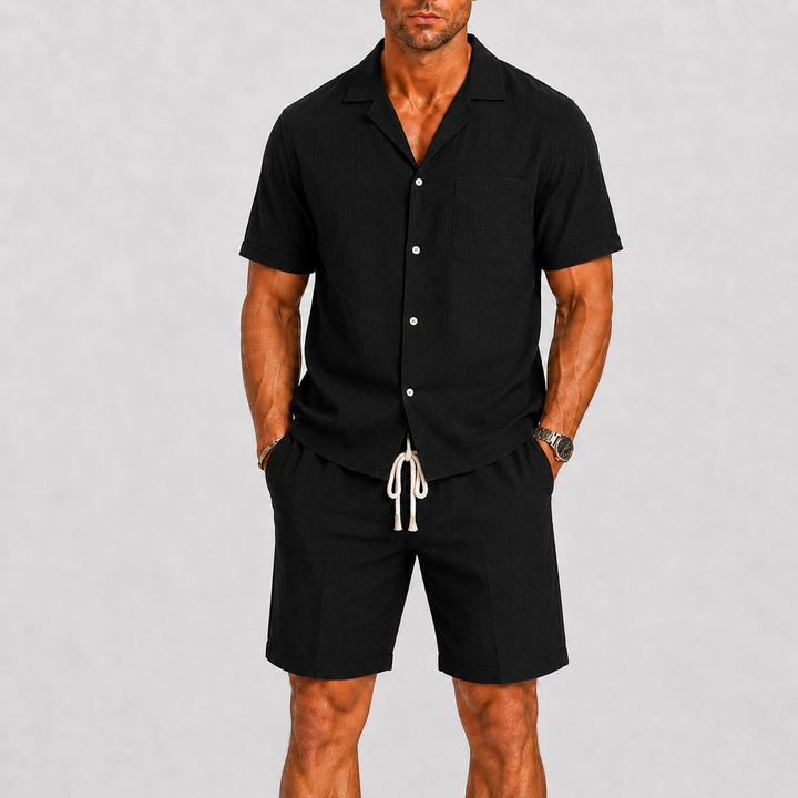 Men's smart casual summer ensemble: relaxed short sleeve shirt & shorts, perfect for daily outfits and travel.