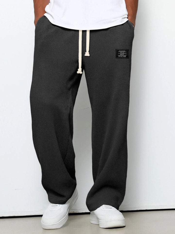 Breathable men's relaxed fit trousers, essential for summer fashion.