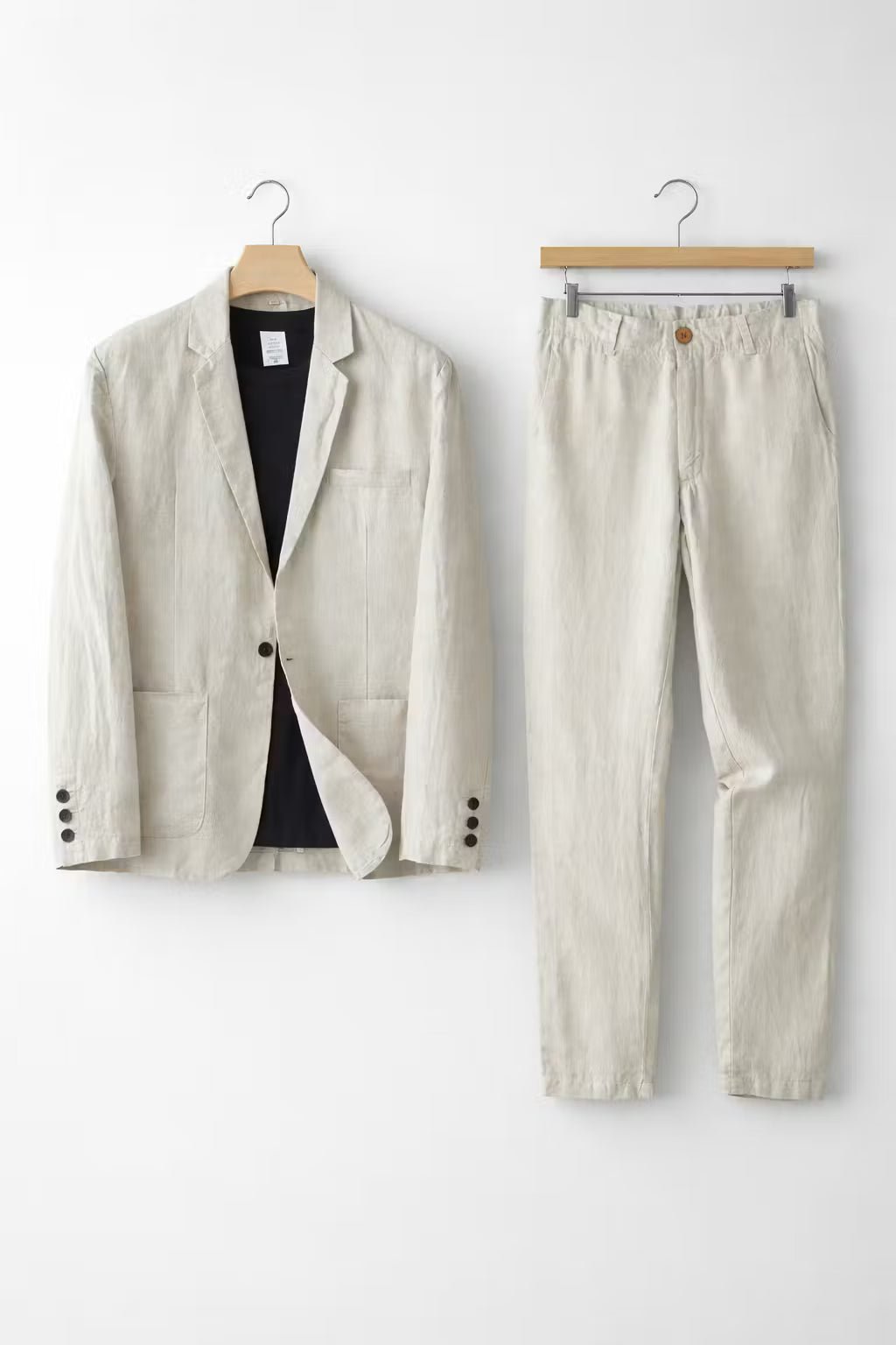 Versatile men's relaxed fit two-piece suit for smart casual, formal, and event wear; comfortable for spring/summer.