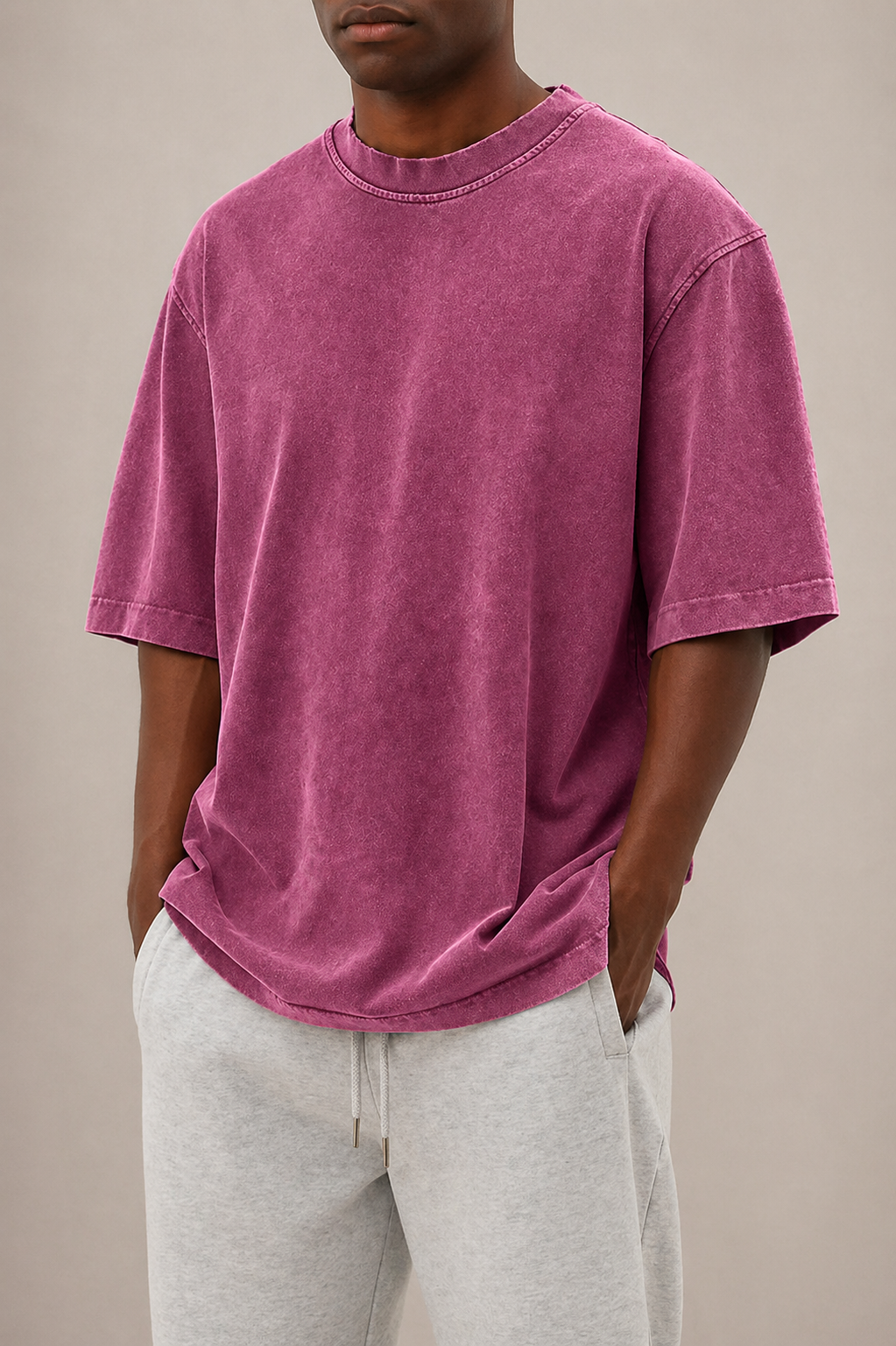Classic men's washed t-shirt, relaxed fit, short sleeve, round neck, an everyday basic for casual wear.