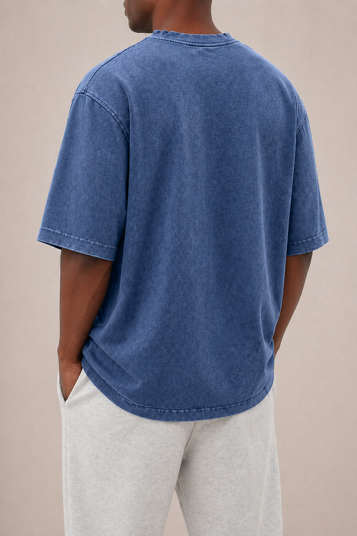 Comfortable men's relaxed fit washed tee with a round neck and short sleeves for daily wear.