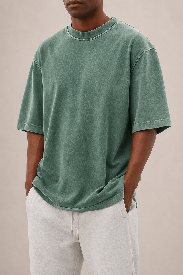 Versatile men's basic washed t-shirt with a relaxed fit, ideal for casual layering or everyday style.