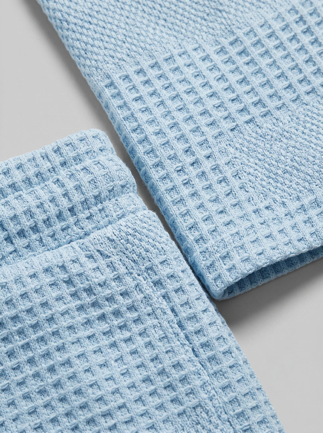 Coordinated men's knitwear: Relaxed fit polo shirt and comfortable shorts set.