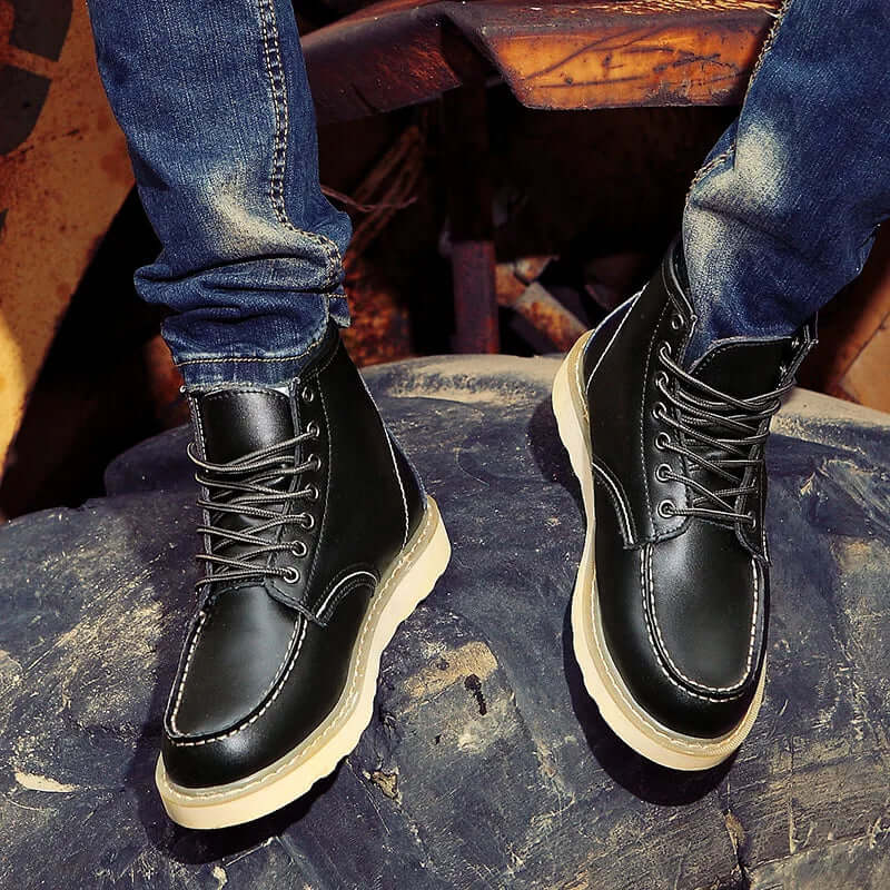 Men's retro brown leather winter boots, durable & comfortable, with a vintage-inspired design, perfect for casual fashion.