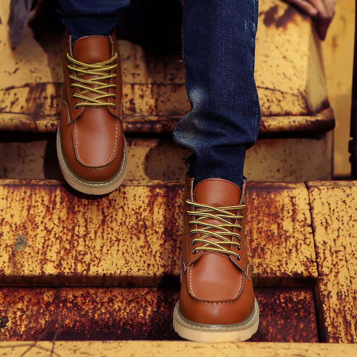 Stylish men's retro winter boots, featuring a classic vintage design, offering warmth & comfort for cold weather fashion.