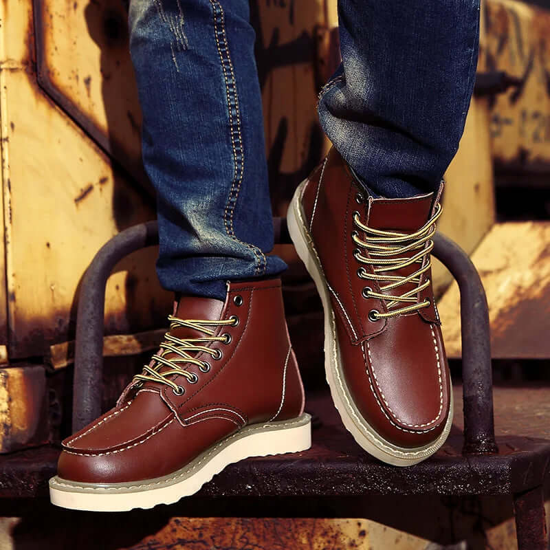Durable men's retro winter boots with a rugged look. High-quality vintage footwear designed for comfort & cold weather.