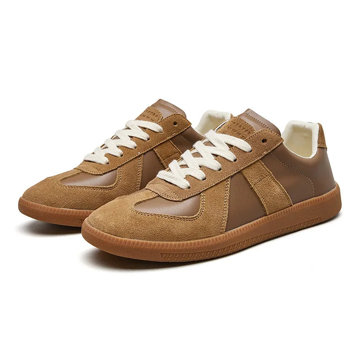 Classic retro men's low-cut sneakers, perfect for versatile urban fashion and daily comfort.