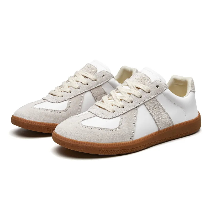 Comfortable men's lace-up sneakers, retro style, perfect for daily wear and urban fashion.