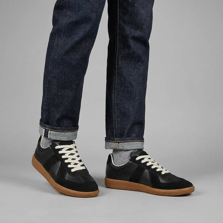 Urban men's low top footwear, blending retro aesthetics with modern daily comfort and style.