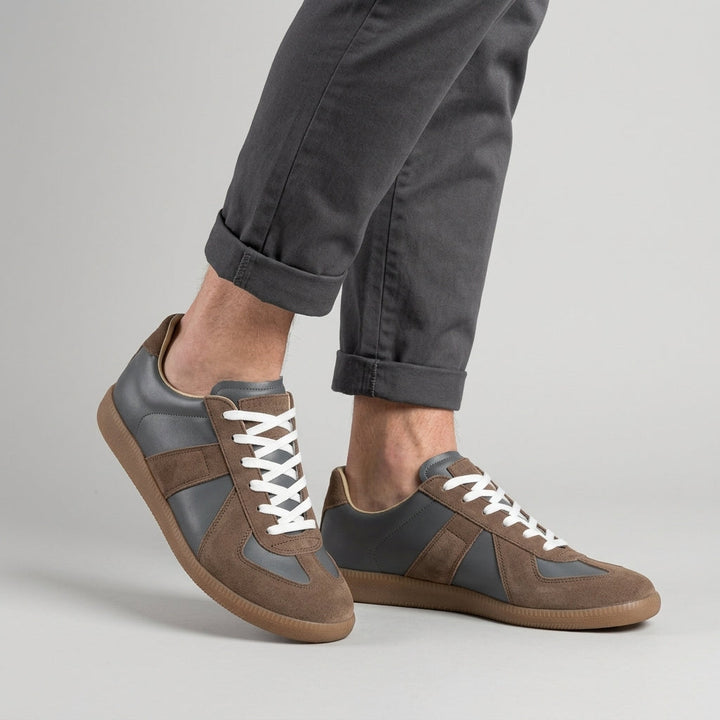 Versatile men's retro sneakers, low-cut design for optimal daily comfort and street style.