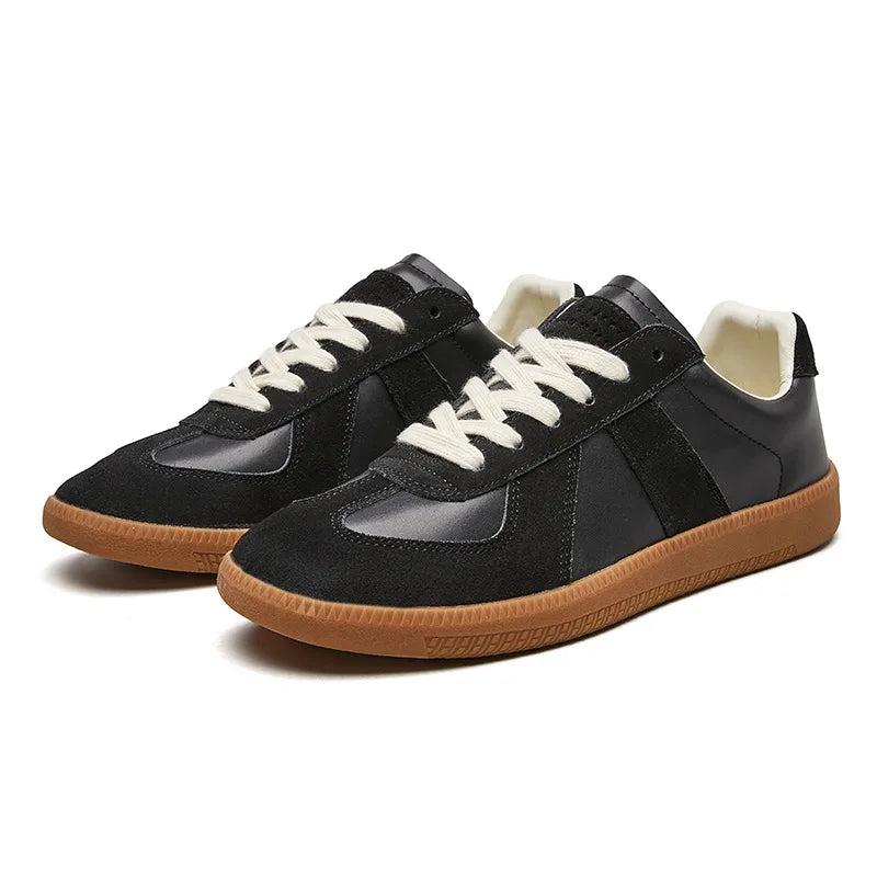 Men's retro low top shoes, delivering casual elegance and all-day comfort for urban adventures.
