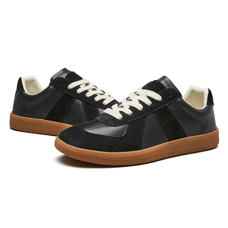 Fashionable men's low top sneakers, vintage-inspired for urban lifestyle & spring/summer outfits.
