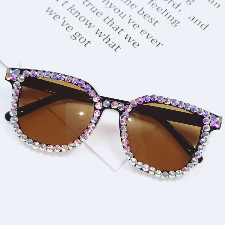 Stylish men's UV protection rhinestone cat-eye sunglasses. Great for parties & beachwear.