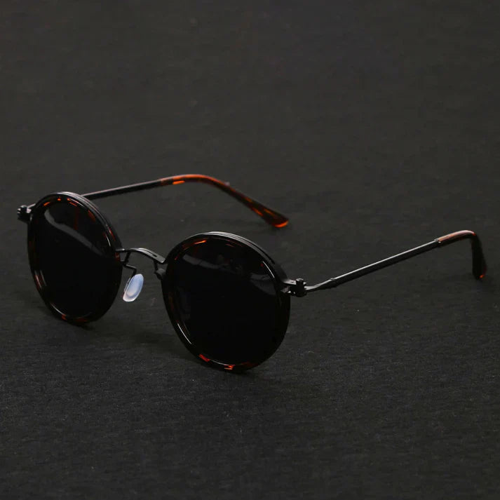 Stylish men's round polarized sunglasses, vintage metal frame for outdoor anti-glare protection.