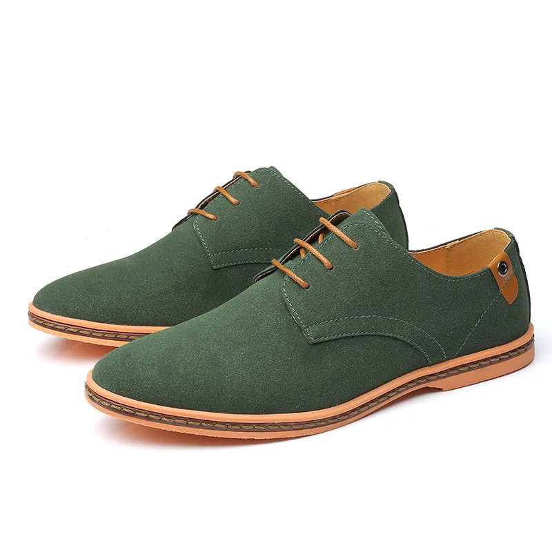 Men's Signature Oxford dress shoes in classic style, perfect for professional wear and all-day comfort.