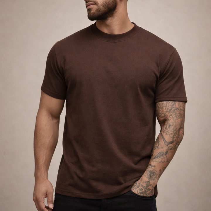 Everyday comfort: Men's essential slim fit crew neck t-shirt in a solid color.