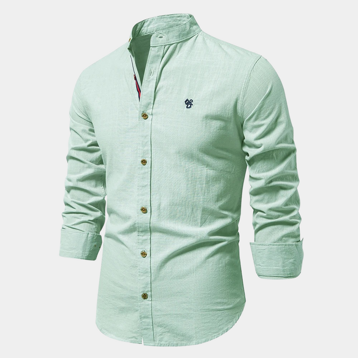 Fashionable men's breathable long-sleeve shirt. Slim fit, perfect for warm weather and versatile styling.