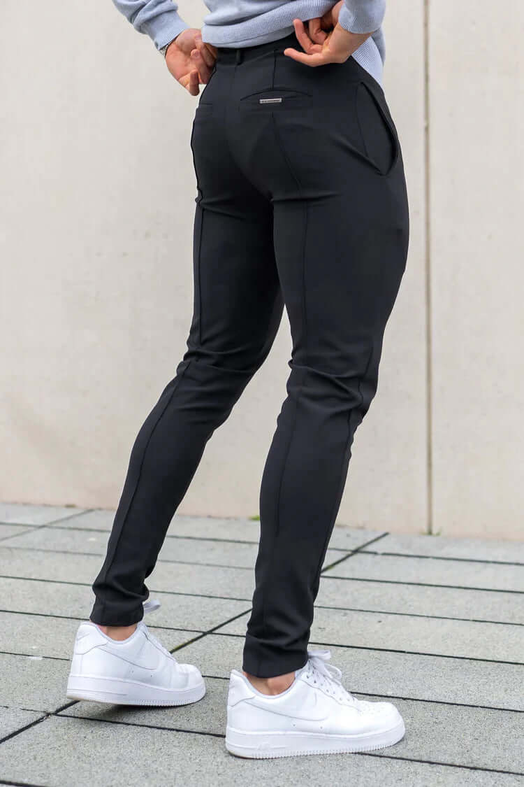Modern men's slim fit long trousers, perfect for stylish everyday comfort.