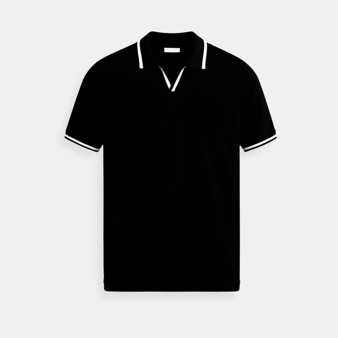 Stylish men's open-collar polo shirt. Slim fit, short sleeve knit with tipped details for effortless everyday fashion.