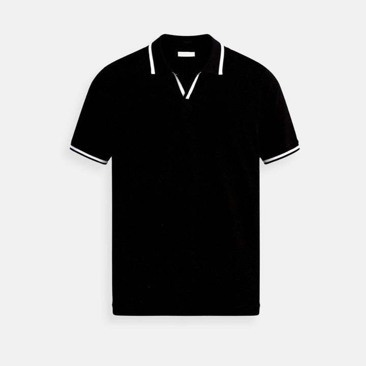 Stylish men's open-collar polo shirt. Slim fit, short sleeve knit with tipped details for effortless everyday fashion.